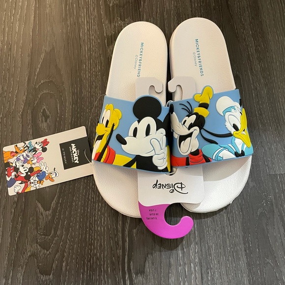 Disney Shoes - NWT Mickey and friends sandal size 8